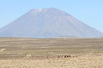 El Misti gezien vanaf de Alto Plano, op weg naar Colca Canyon (Peru, nabij Arequippa)